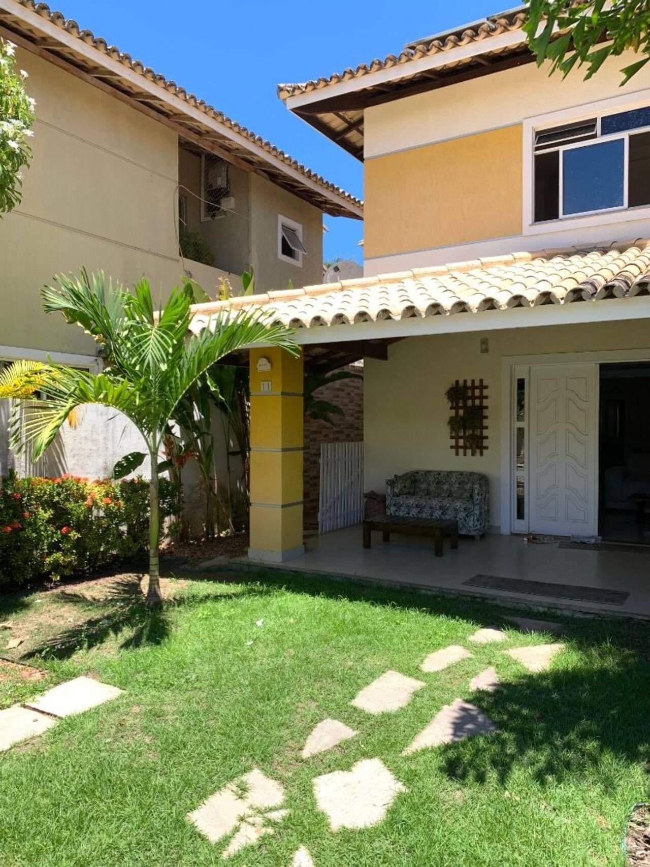 Casa com 4 quartos, 260 m² — Buraquinho - Lauro de Freitas/BA